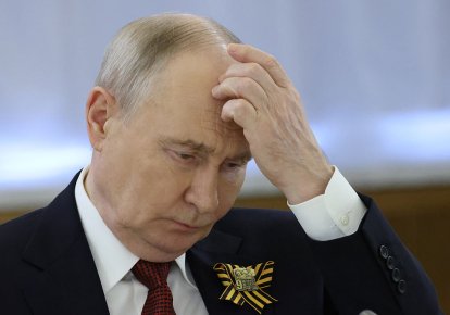 Фото до матеріалу: Парад без техніки та промова від ШІ: як Москва відсвяткувала 9 травня під наглядом Зеленського