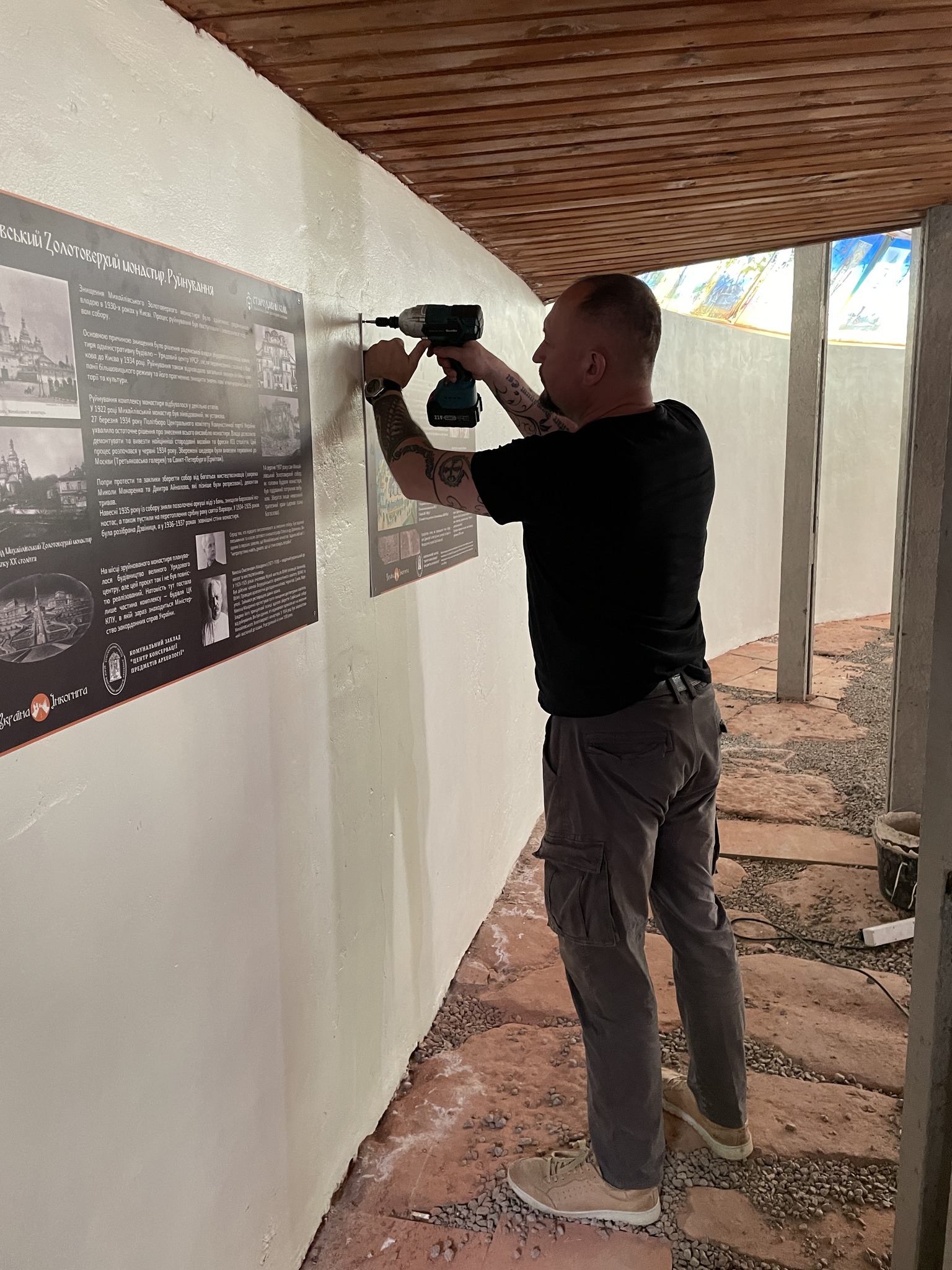 Фото до матеріалу: У Києві відкрився новий археологічний музейний простір на місці Надбрамна церкви