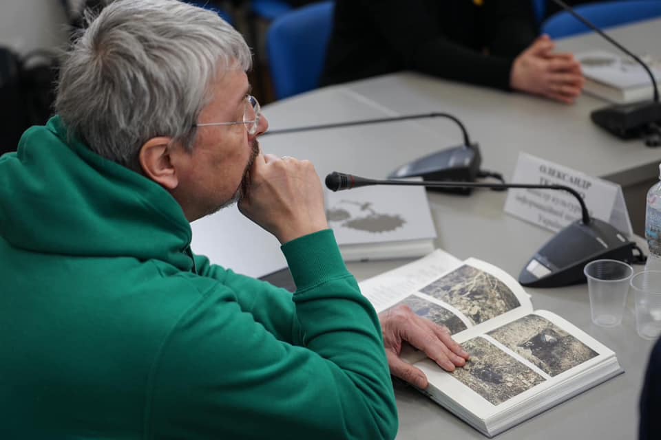 Фото до матеріалу: У Києві презентували фотокнигу про Іловайську операцію
