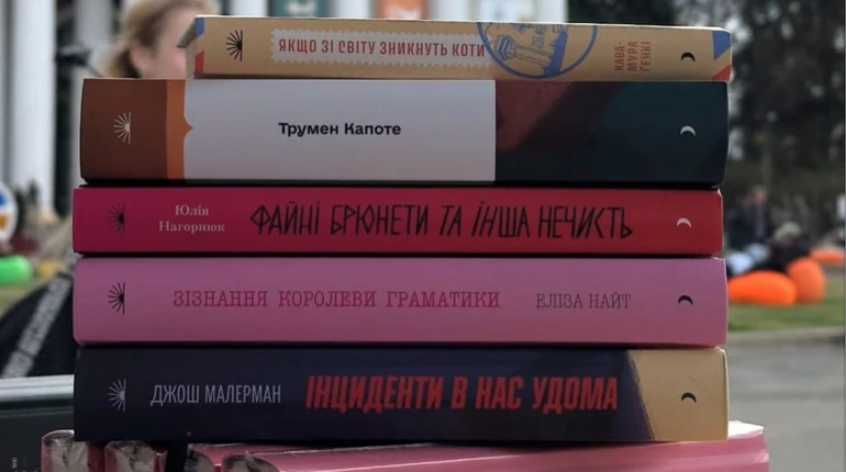 Фото до матеріалу: Склад видавництва «Ще одну сторінку» пошкоджено внаслідок російського обстрілу Києва