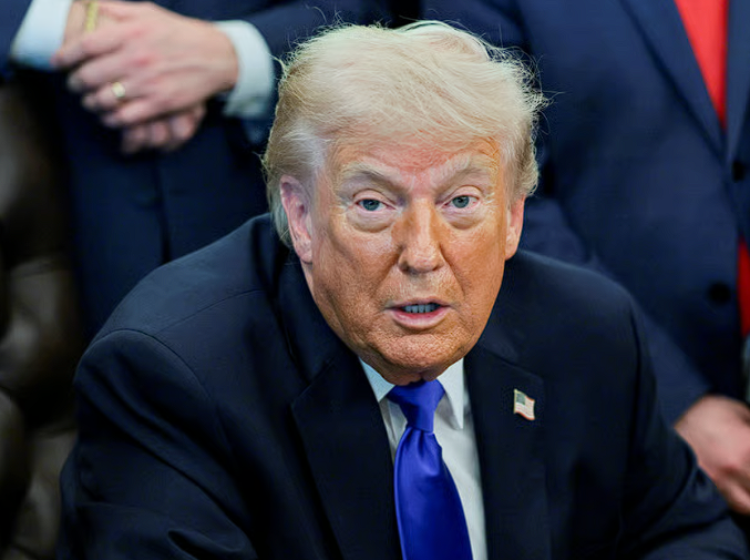 Фото до матеріалу: Трамп анонсував операцію «Свобода» для звільнення суден у Ормузькій протоці