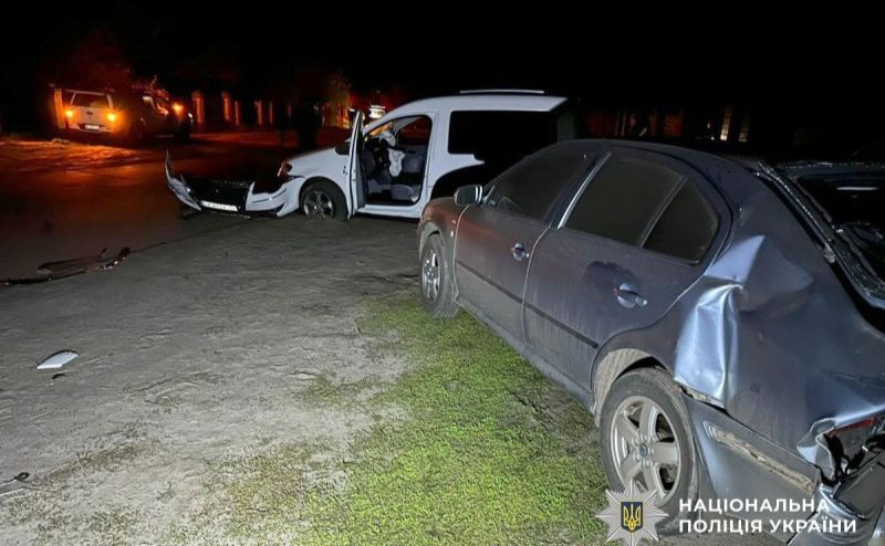 Фото до матеріалу: П'яний водій у Решетилівці врізався в електроопору та авто: постраждав пасажир