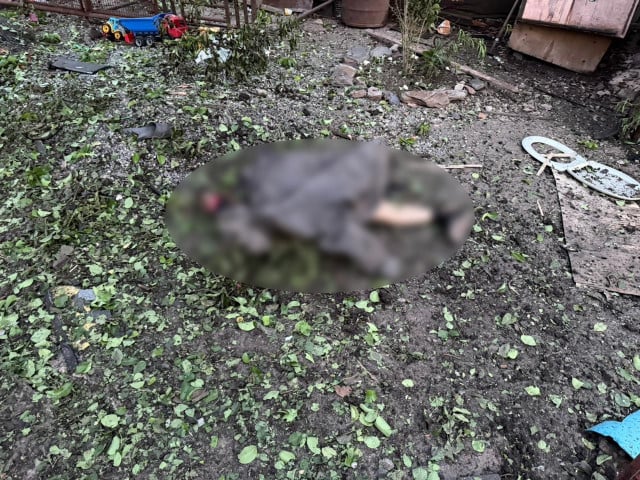 Фото до матеріалу: Російські військові завдали удар по житловому будинку в Кривому Розі: двоє загиблих, серед них немовля з ампутацією