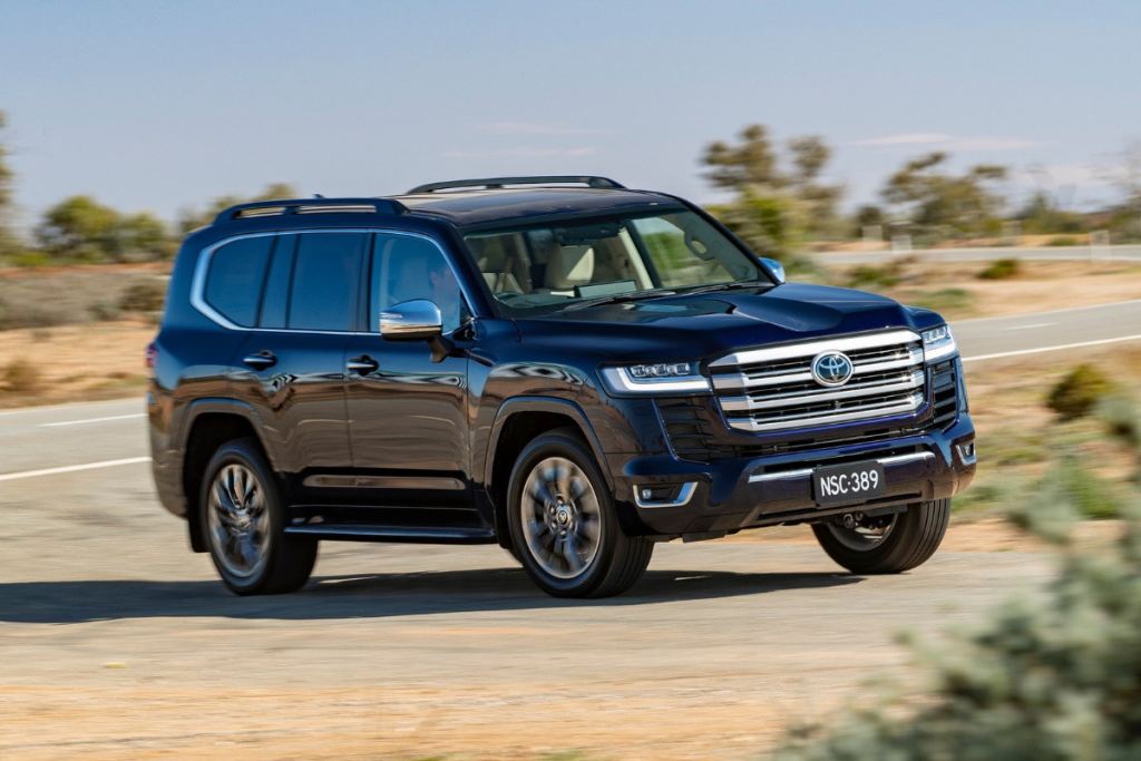 Фото до матеріалу: Гібрид Toyota Land Cruiser 300 вийшов на австралійський ринок