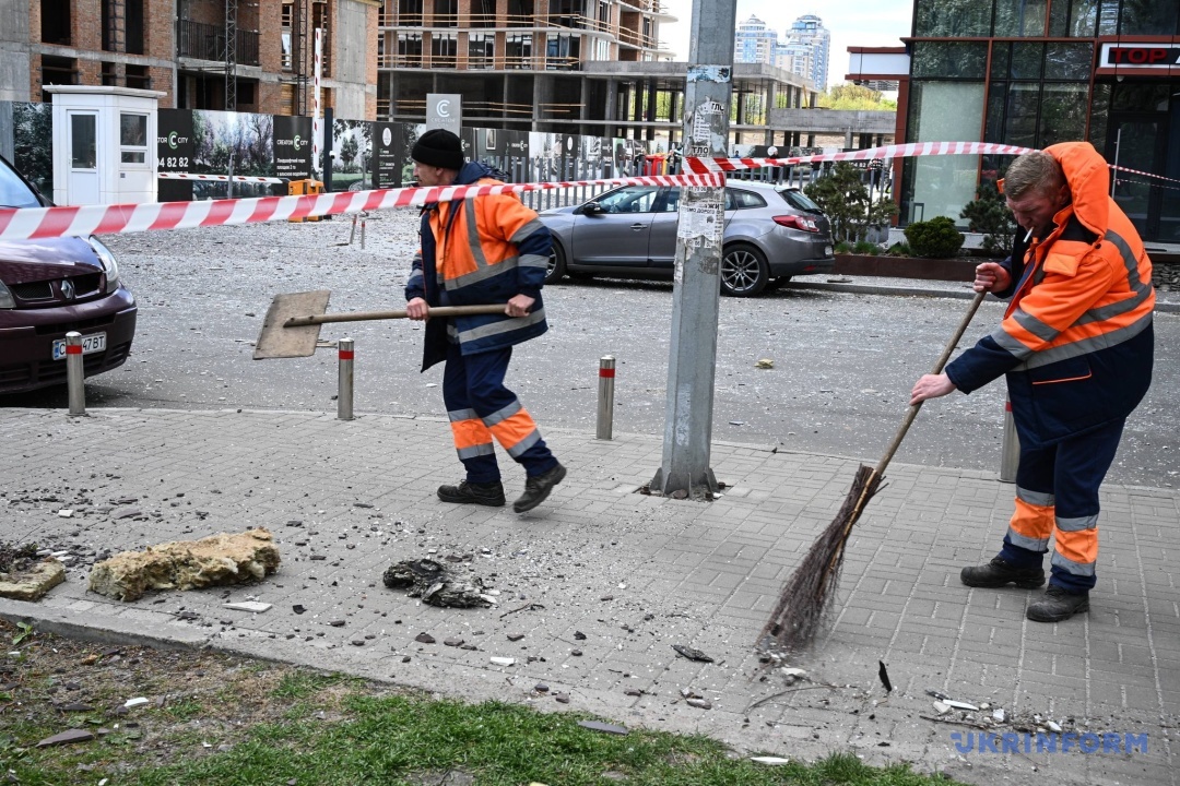 Фото до матеріалу: У Києві після атаки дронів постраждали двоє, ліквідовано три пожежі