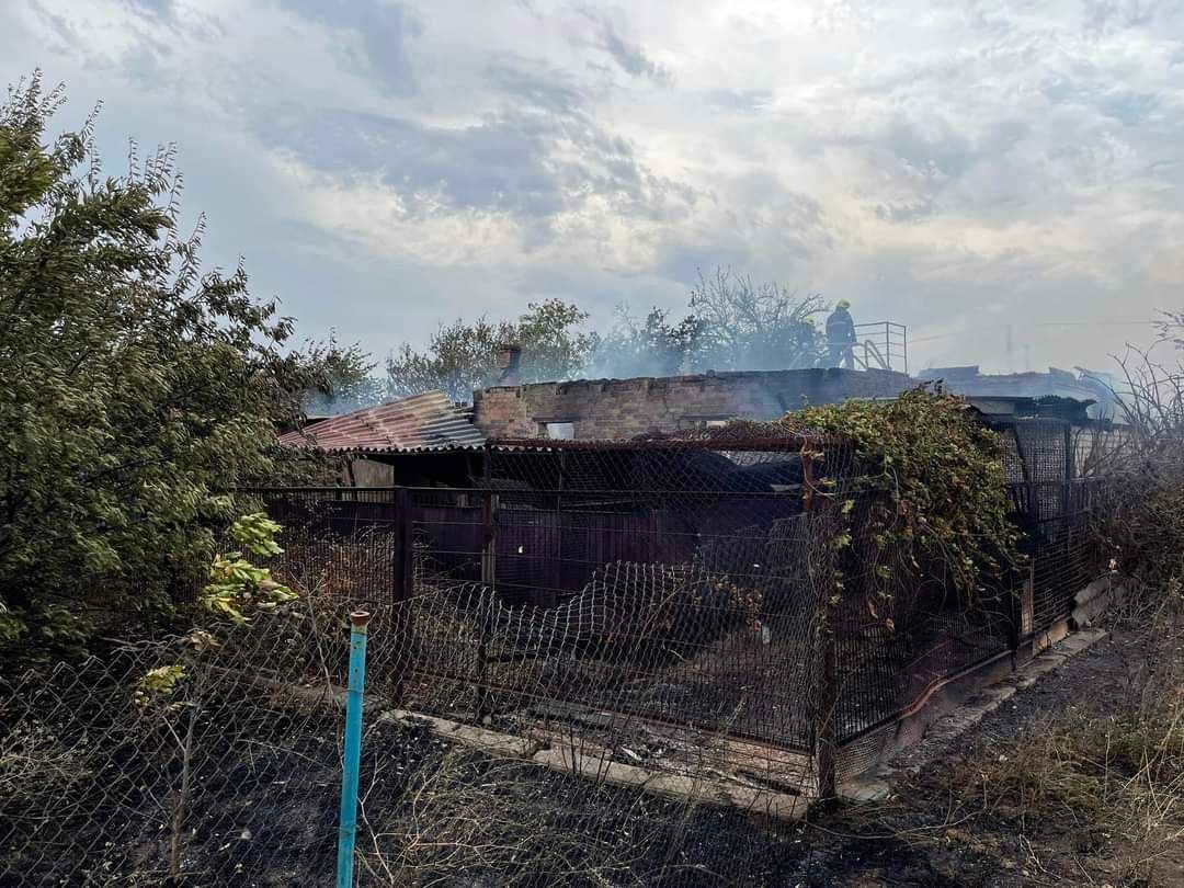 Фото до матеріалу: У Криворізькому районі пожежа знищила приватні будинки в Новоіванівці
