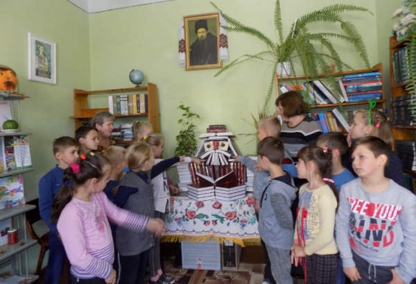 Фото до матеріалу: Буська дитяча бібліотека відзначила День відкритих дверей та святкувала професійне свято бібліотечних працівників