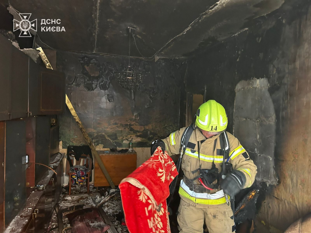 Фото до матеріалу: Верхолази ДСНС стабілізують завали на Київщині після обстрілів