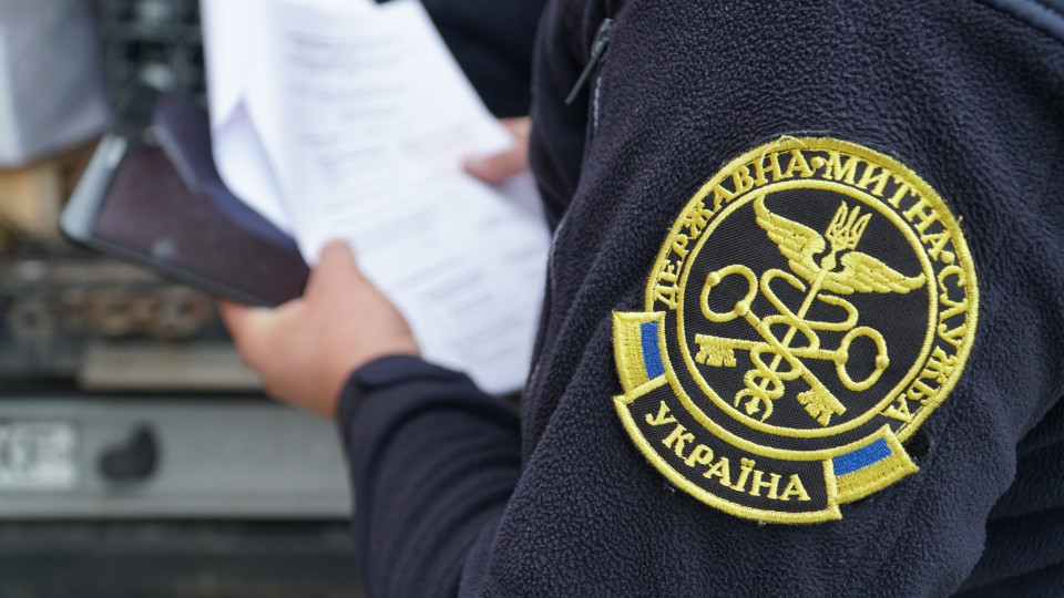 Фото до матеріалу: Верховний Суд: митник у «зеленому коридорі» зобов'язаний перевіряти транспорт