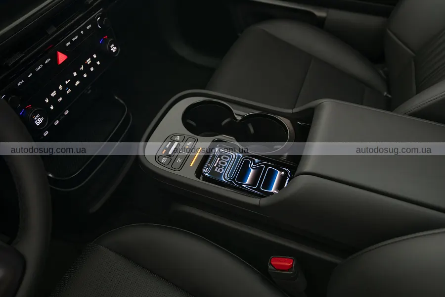 Фото до матеріалу: Hyundai представила розкішну версію Ioniq 9 Black Ink з потужністю 422 к.с.