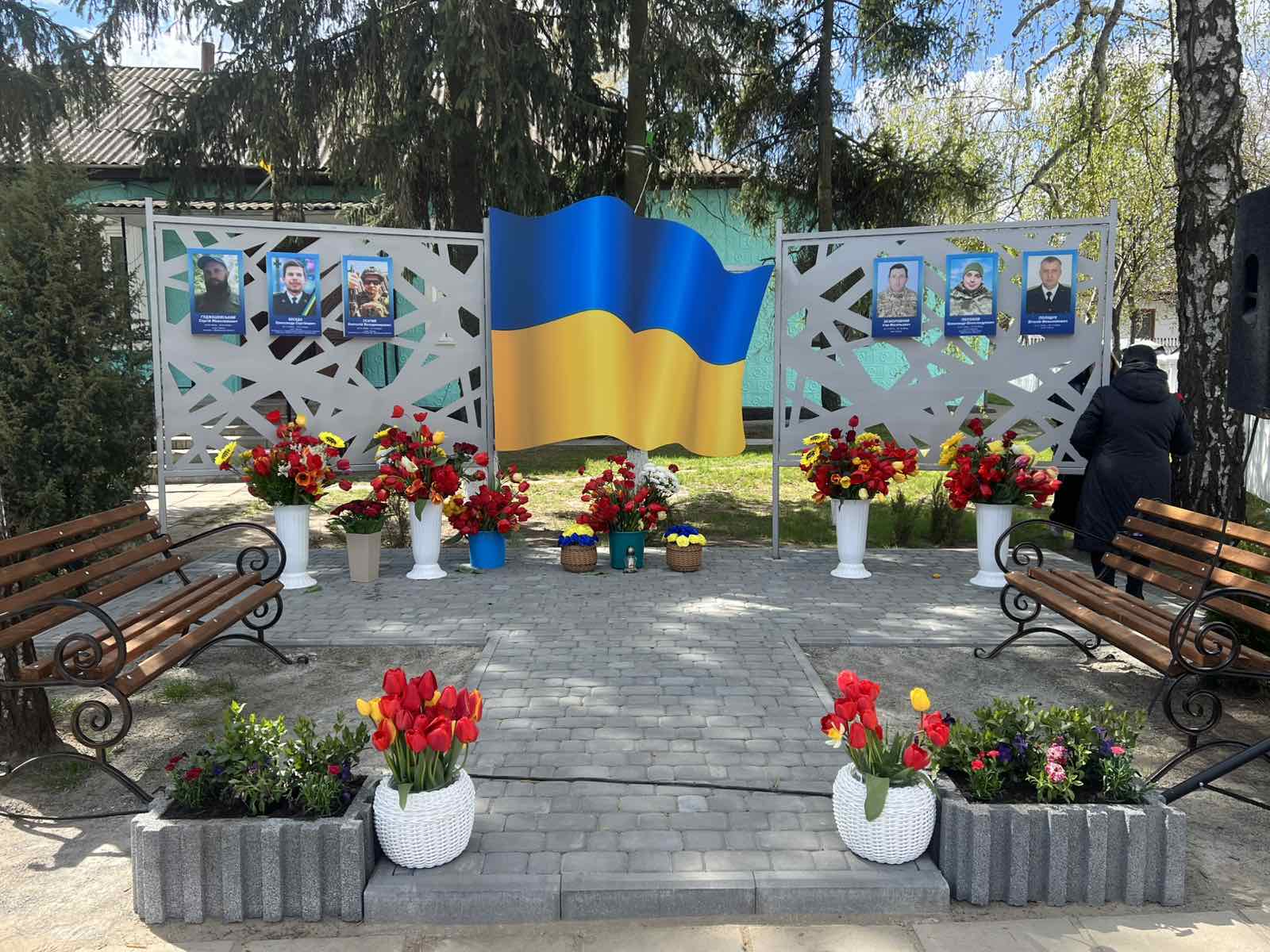 Фото до матеріалу: У селі Тартак відкрили дошку пам'яті Героям України