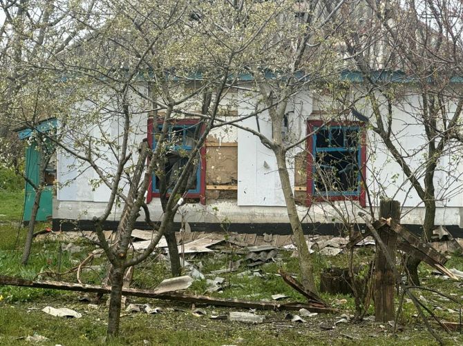 Фото до матеріалу: У Золотоніському районі Черкас уламки БпЛА пошкодили дитсадок та приватні будинки