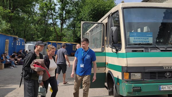 Фото до матеріалу: На Синельниківщині евакуювали понад 50 мешканців: наймасовіша операція за останній час