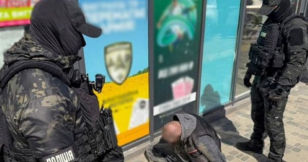 Фото до матеріалу: У Києві затримали шахрая, що продавав відстрочку за посаду капелана за $25 тис.