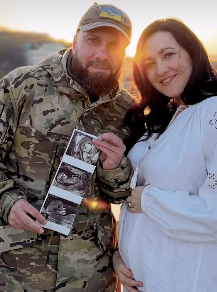 Фото до матеріалу: Соломія Вітвіцька вагітна: телеведуча показала живіт і розповіла про народження первістка