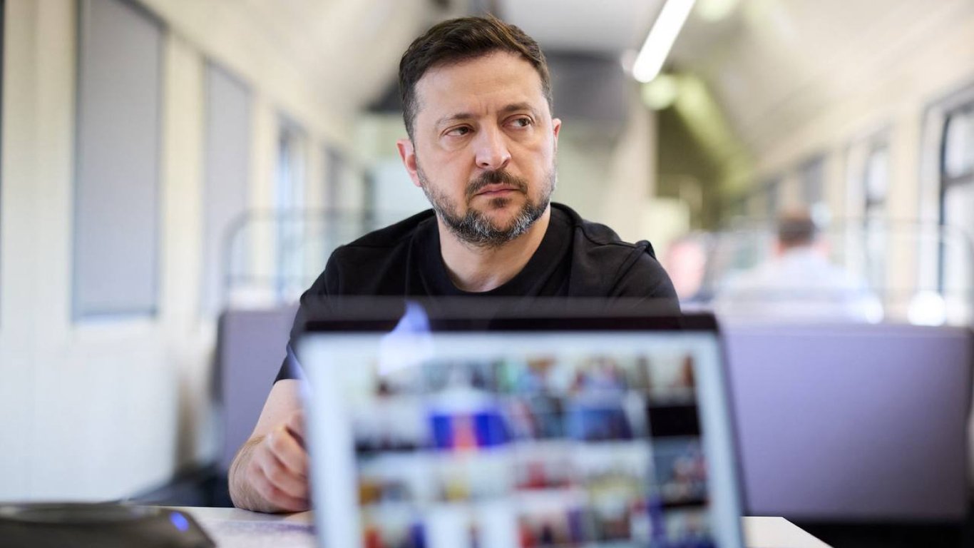 Фото до матеріалу: Зеленський про далекобійні удари: відповідь на масовані атаки Росії