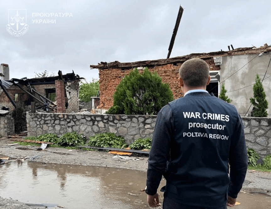 Фото до матеріалу: Прокурори фіксують наслідки нічної атаки на Полтавщину