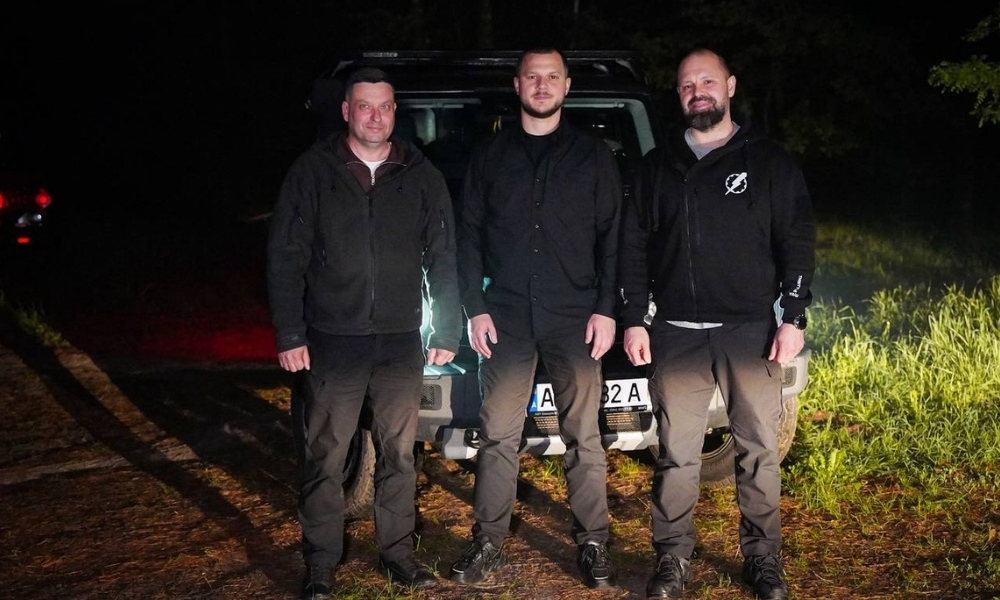 Фото до матеріалу: Комбінована атака на Київ БпЛА та балістикою: зруйновано під’їзд житлового будинку, під завалами є люди (ДОПОВНЮЄТЬСЯ)