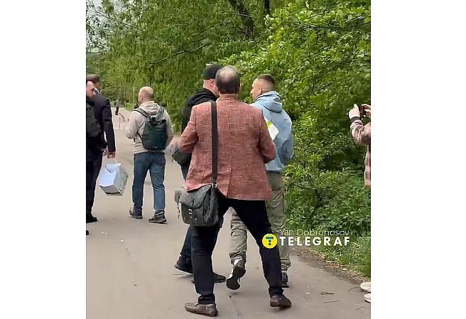 Фото до матеріалу: У Києві невідомий кинув яйцем у Андрія Єрмака після судового засідання