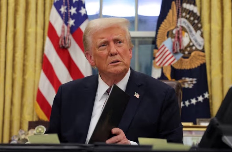 Фото до матеріалу: Трамп наказав готуватися до довгої морської блокади Ірану