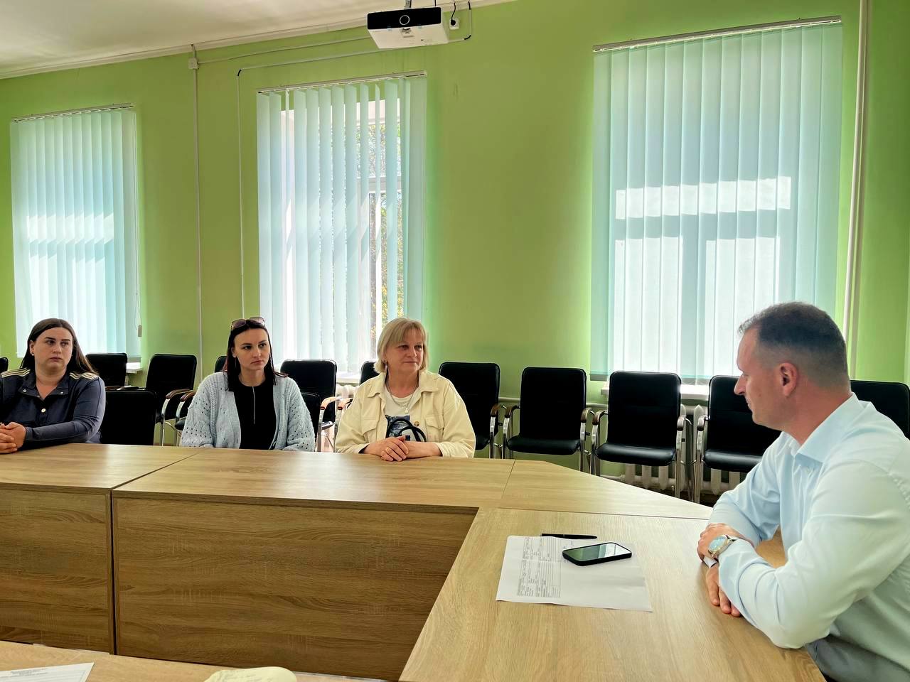 Фото до матеріалу: Прийом громадян у Володимирі: доля гімназії №7, допомога воїнам та ремонт доріг