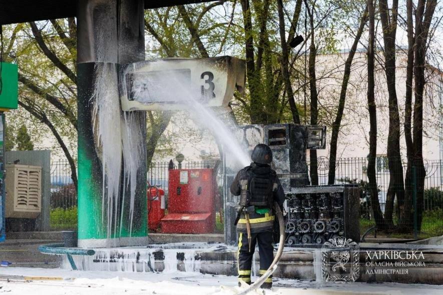 Фото до матеріалу: Пошкоджені залізниця, ферма, будинки та 13 постраждалих: наслідки обстрілів Харківщини