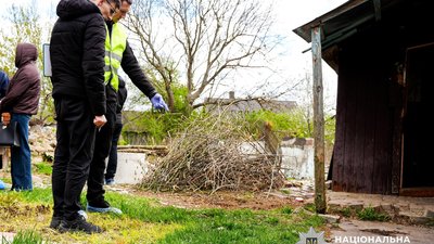 Фото до матеріалу: У львівській в'язниці виявили психотропи, приховані в цибулевих стрілах