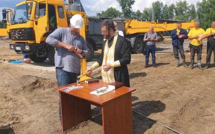 Фото до матеріалу: Квартира для дружини священника УПЦ МП як винагороду за освячення будівництва «Династії»