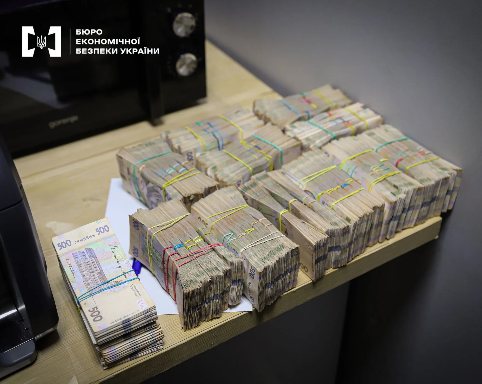 Фото до матеріалу: У країні викрили гігантську "тіньову імперію": через 500 компаній могли піти 18 мільярдів