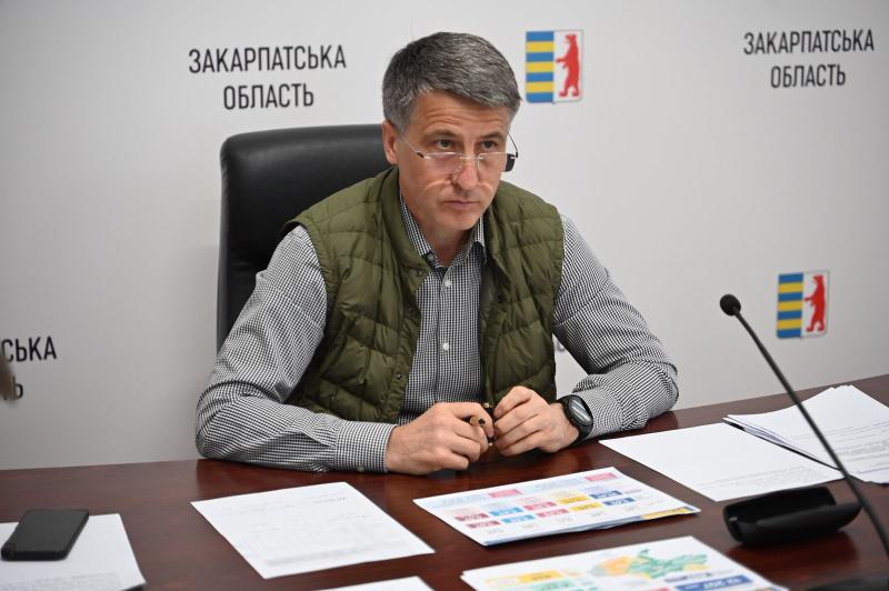 Фото до матеріалу: Мирослав Білецький та Юлія Свириденко проконсультувалися на нараді в Ужгороді