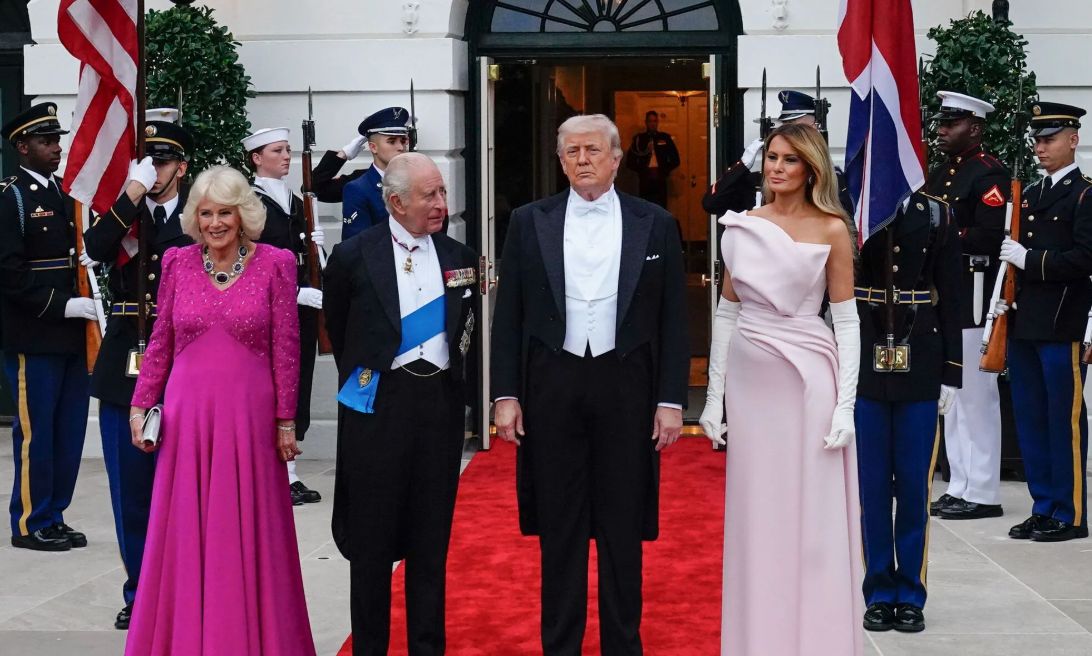 Фото до матеріалу: Меланія Трамп порушила королівський протокол: скандал зі сукнею за $80 тис