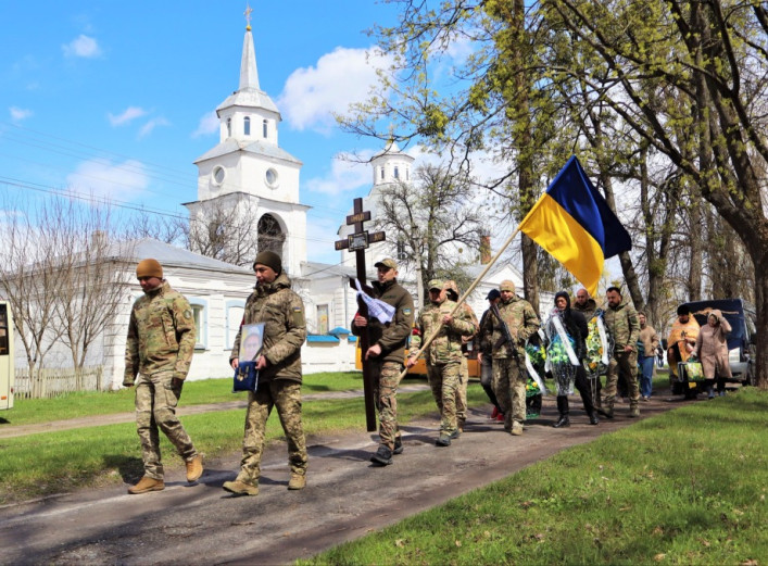 Фото до матеріалу: Тростянець попрощався із захисником Дмитром Кондєєвим