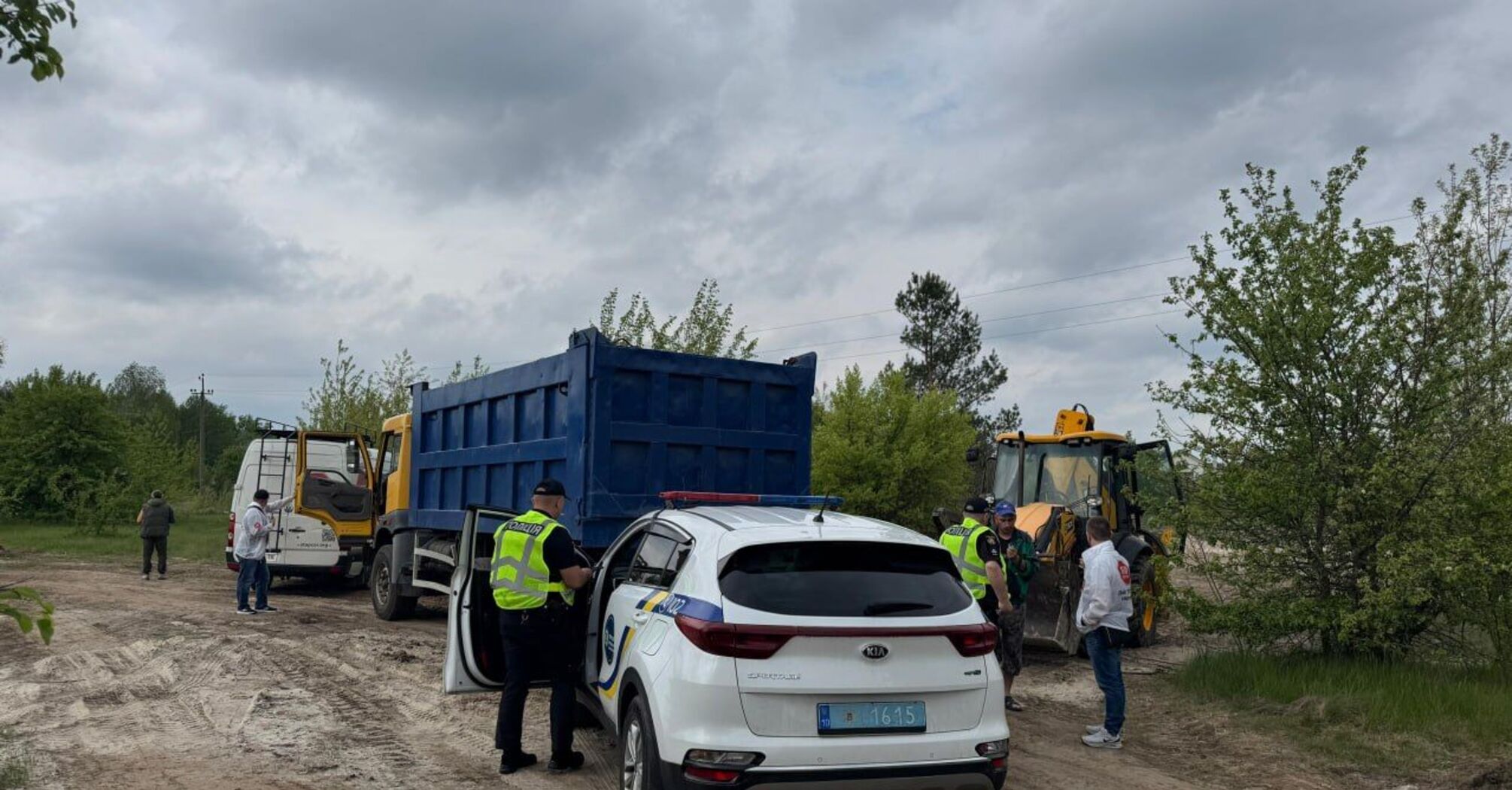 Фото до матеріалу: Екоцид у Козині: СтопКор розкрив незаконний видобуток піску біля елітної забудови
