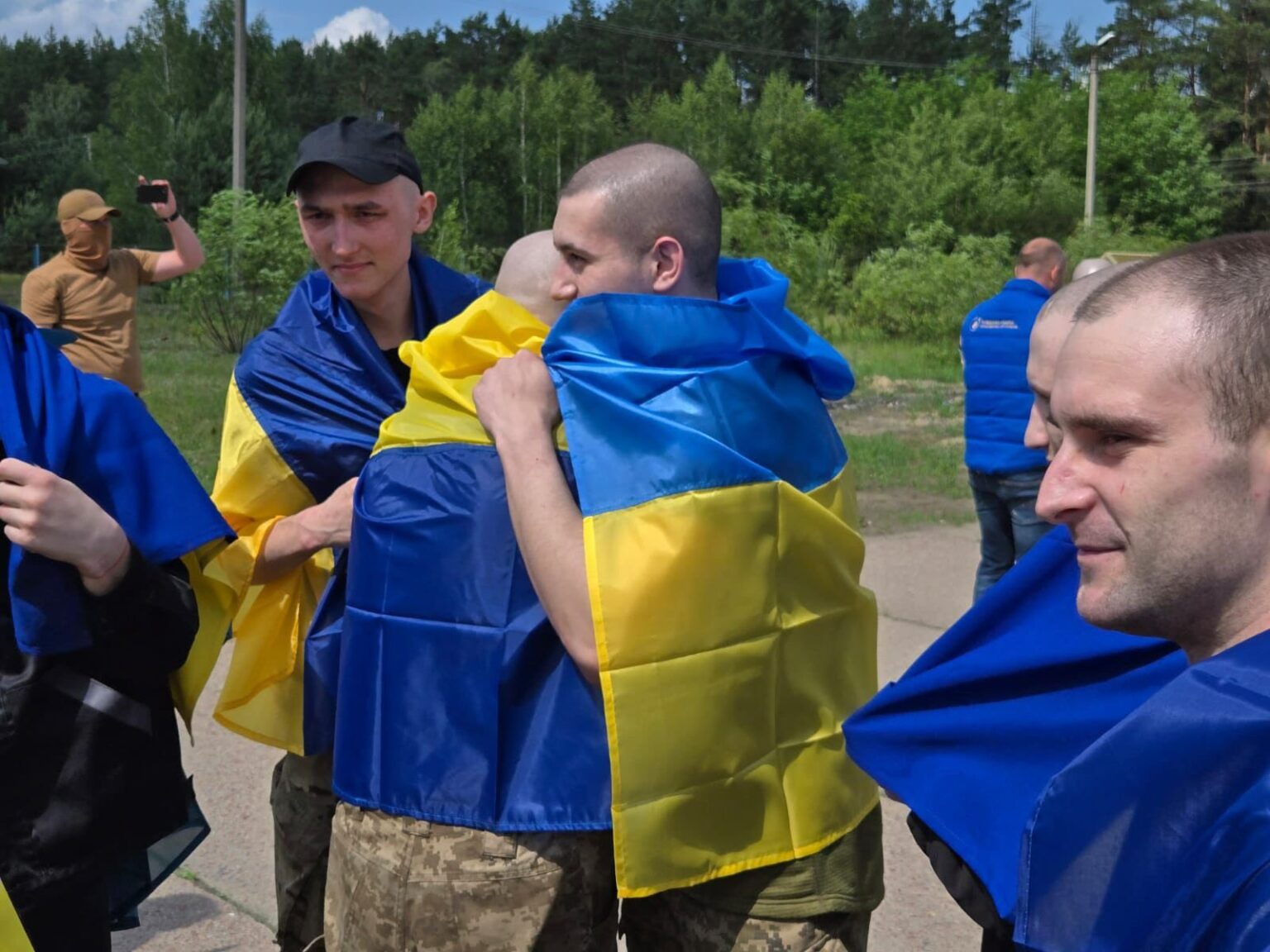 Фото до матеріалу: Вінничани повертаються додому: новий етап обміну полоненими розпочато