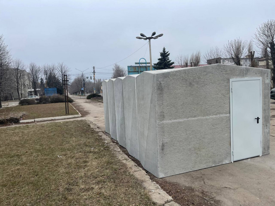 Фото до матеріалу: Садовий пропонує заміну скляних зупинок бетонними укриттями у Львові