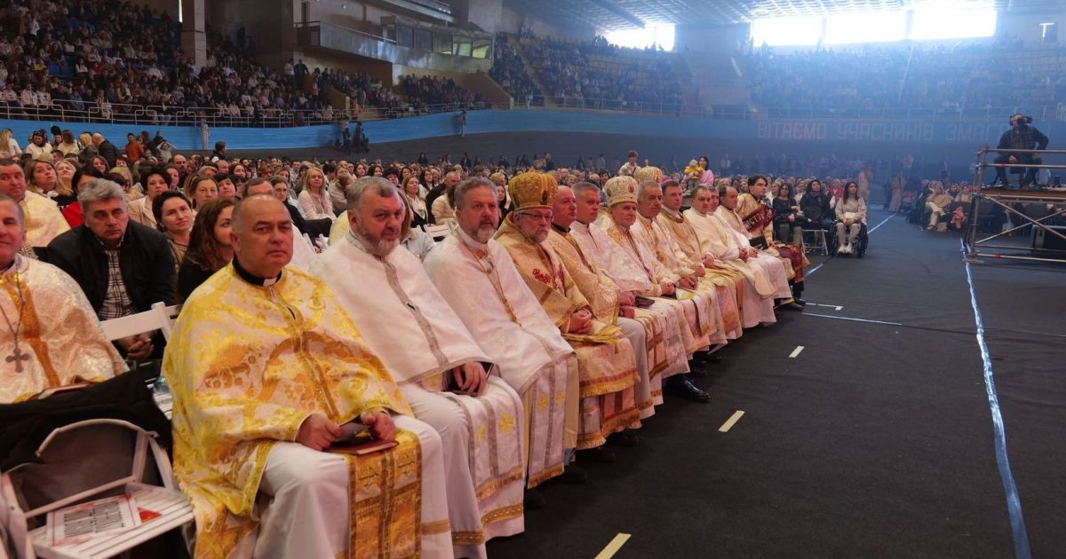 Фото до матеріалу: Тисячі вірян зібралися у Львові на спільну молитву за мир