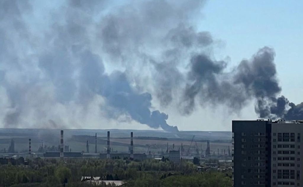 Фото до матеріалу: НПЗ у російській Пермі досі не працює після атаки 7 травня — Reuters