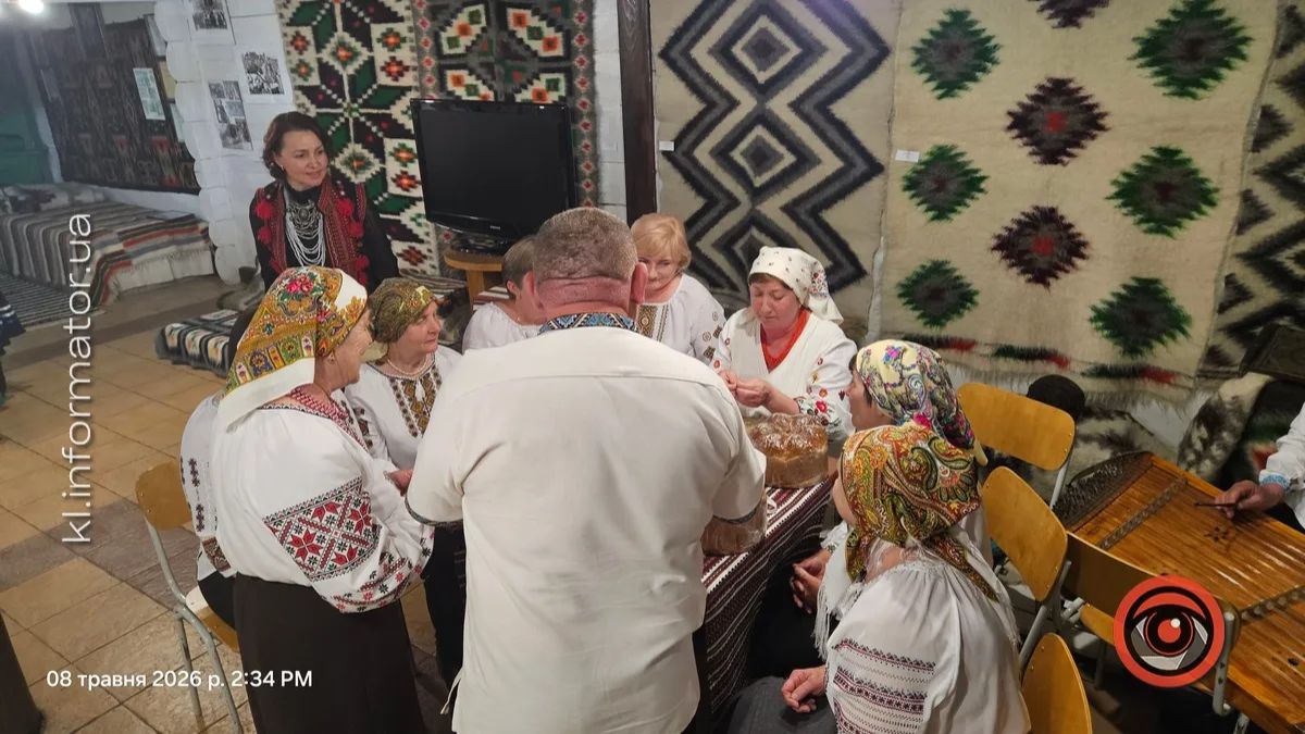Фото до матеріалу: Коломийщина презентувала книгу про весільні звичаї трьох прикарпатських сіл