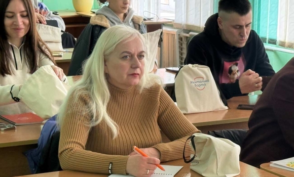 Фото до матеріалу: Вінничане пенсіонери навчилися медитувати: як долати стрес у нових умовах