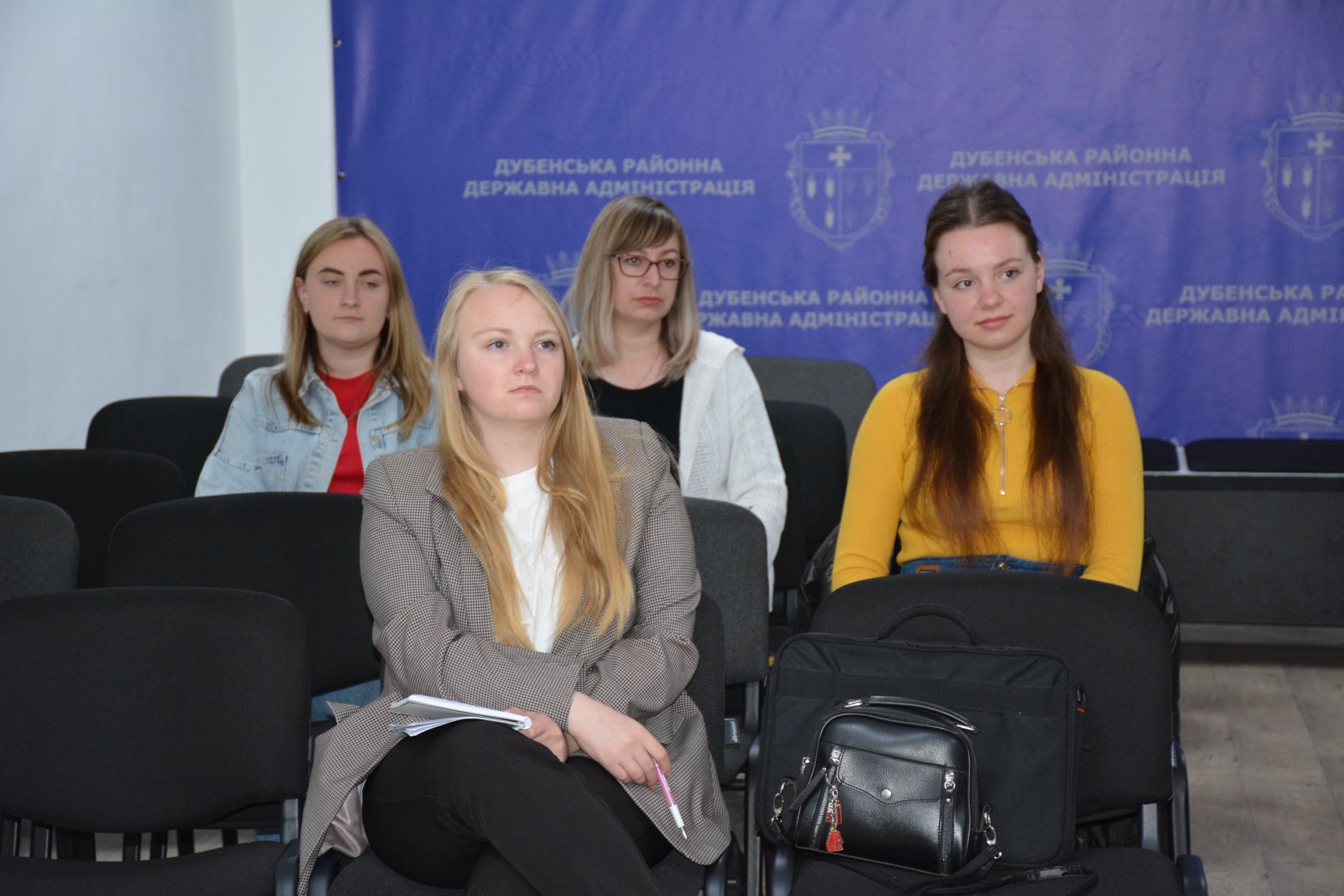 Фото до матеріалу: Молодь Дубенщини готується отримувати гранти Президента