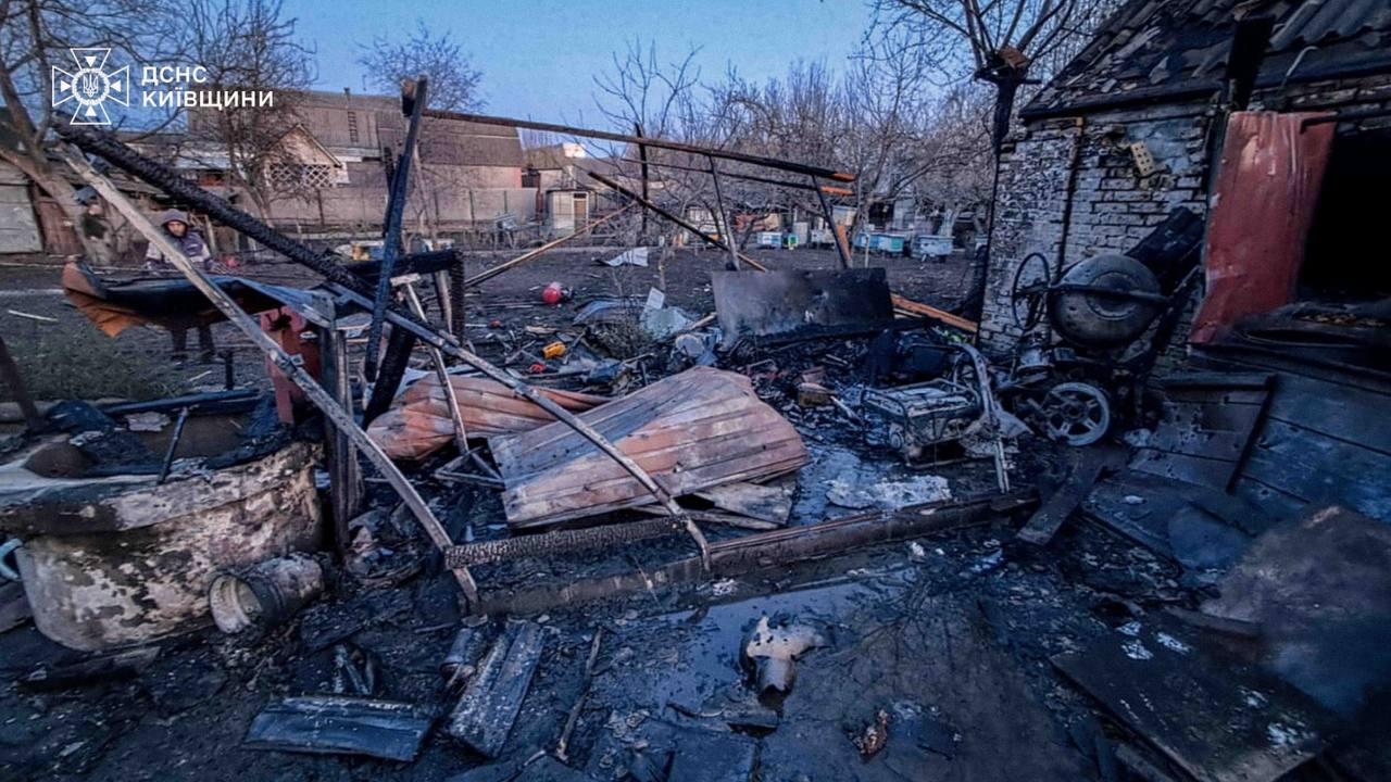 Фото до матеріалу: Ворог атакував Київщину: є пошкодження у двох районах області