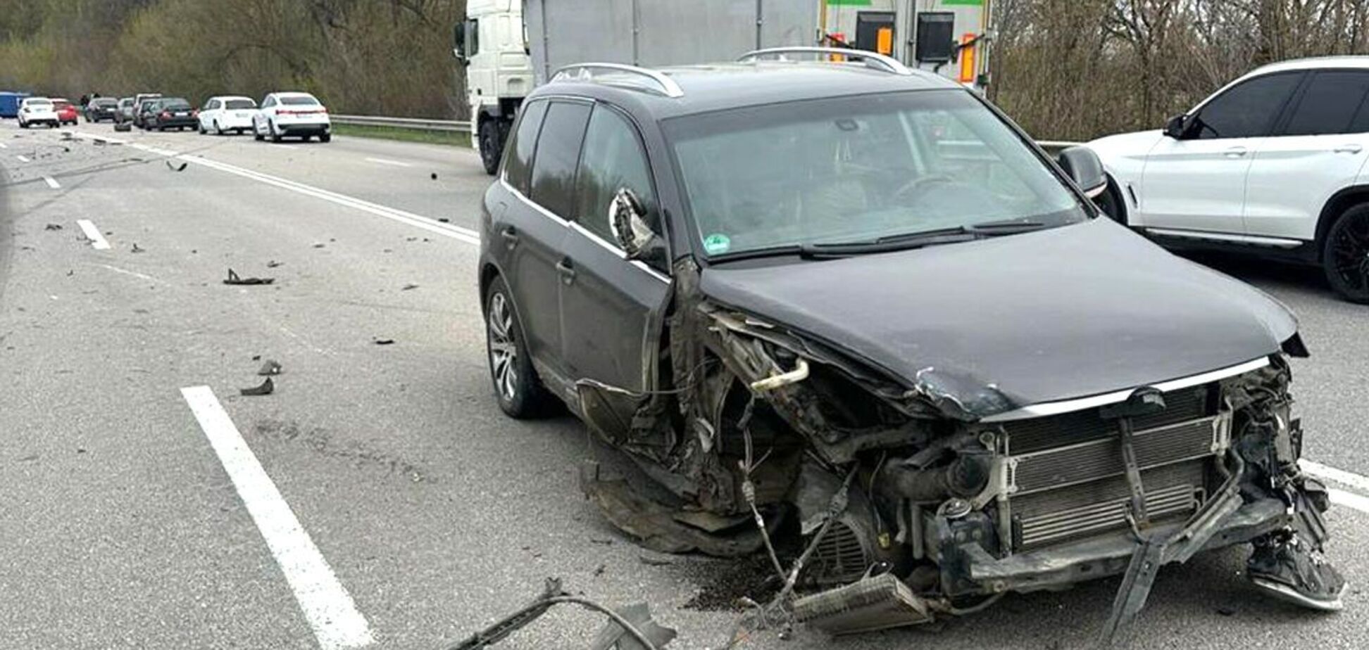 Фото до матеріалу: На Вінниччині зіткнувся позашляховик із рейсовим автобусом: є постраждалі