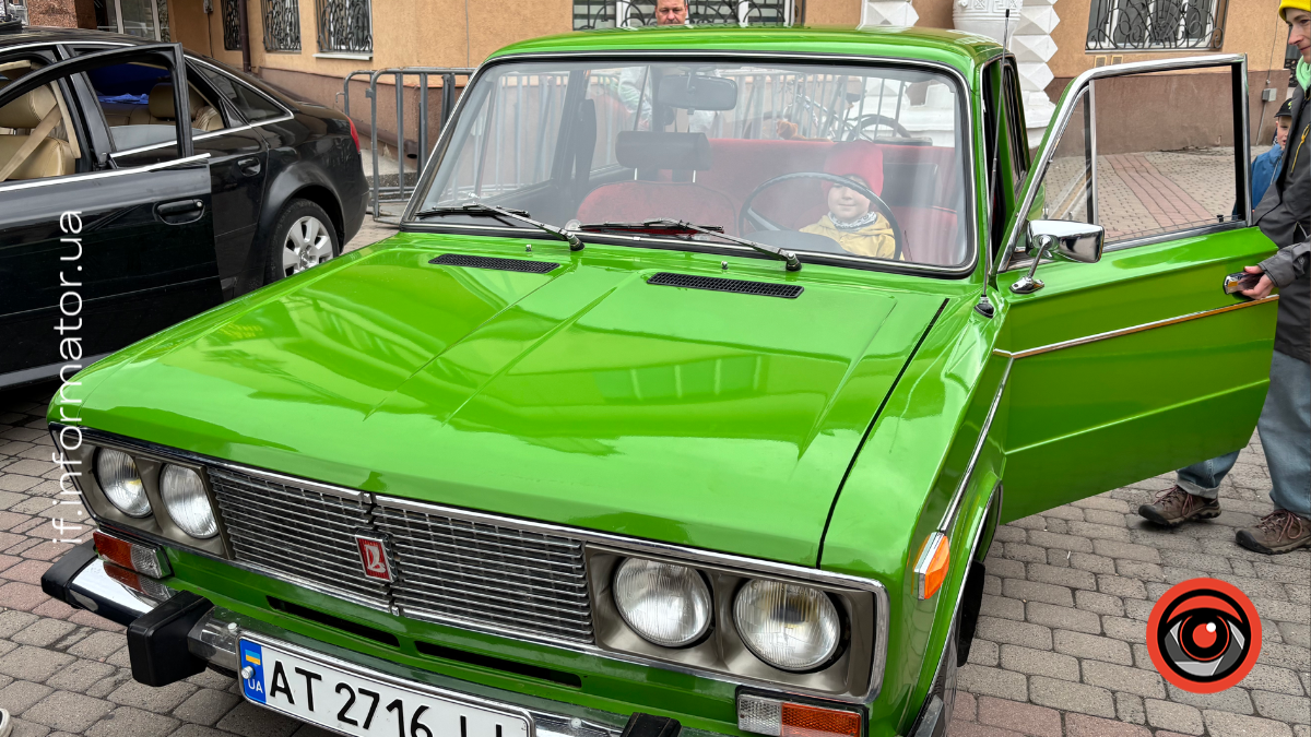 Фото до матеріалу: Ретроавтомобілі та мотоцикли зібрали кошти на ЗСУ та реабілітаційний центр у Франківську