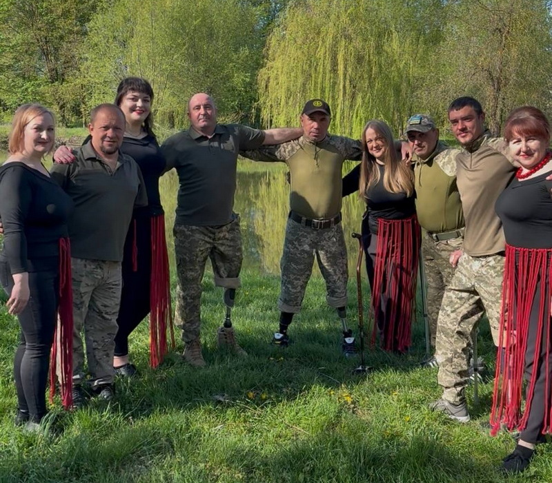 Фото до матеріалу: Танцююча родина: як ветерани у Городенці повертають сили