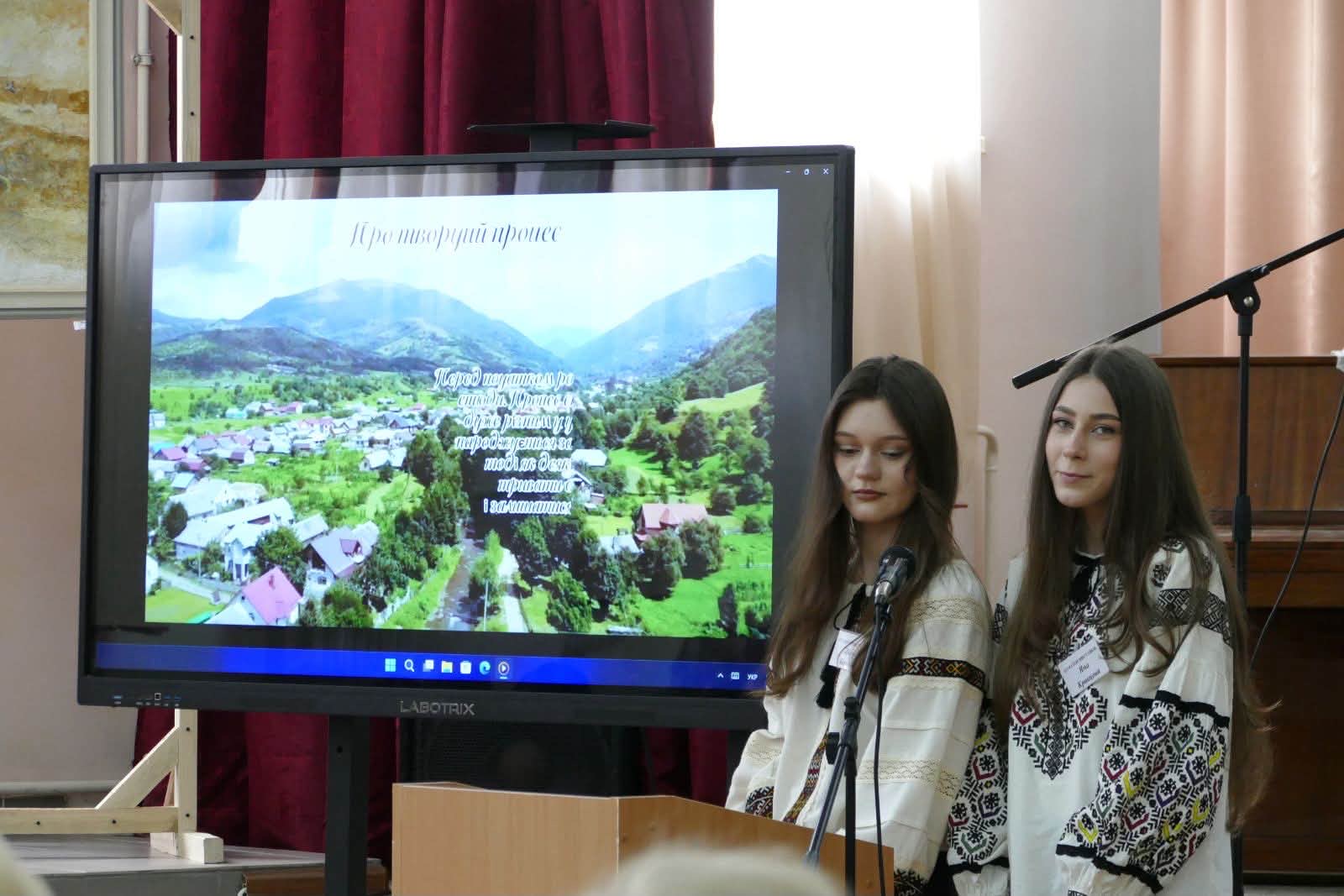 Фото до матеріалу: У Калуському науковому ліцеї імені Дмитра Бахматюка стартував Фестиваль наукових досліджень