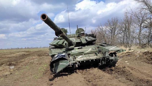 Фото до матеріалу: Російські пропагандисти хваляться танком Т-72, поки журналіст-зрадник Дмитро Саймс готується до в'язниці