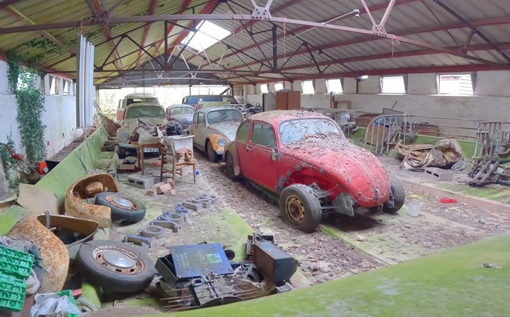 Фото до матеріалу: У британській глибинці виявили покинуту колекцію Volkswagen 60-х і 70-х років