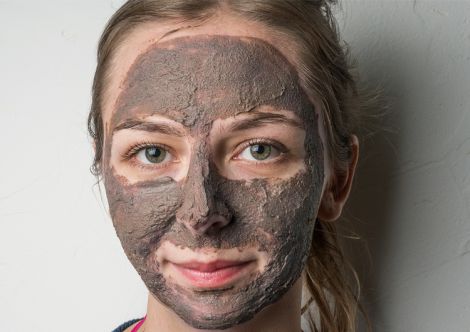 Фото до матеріалу: Ризик погіршення стану шкіри при самостійному використанні глини