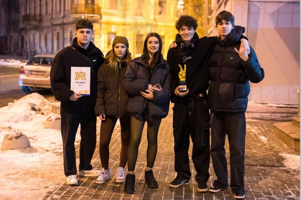 Фото до матеріалу: Концерти #НаШапку у травні: від «Перкалаби» до молодих рокерів на підтримку поранених