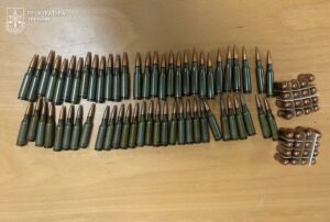 Фото до матеріалу: Рецидивіста з Самбірщини засудили до 6 років за контрабанду наркотиків до колоній та зброю